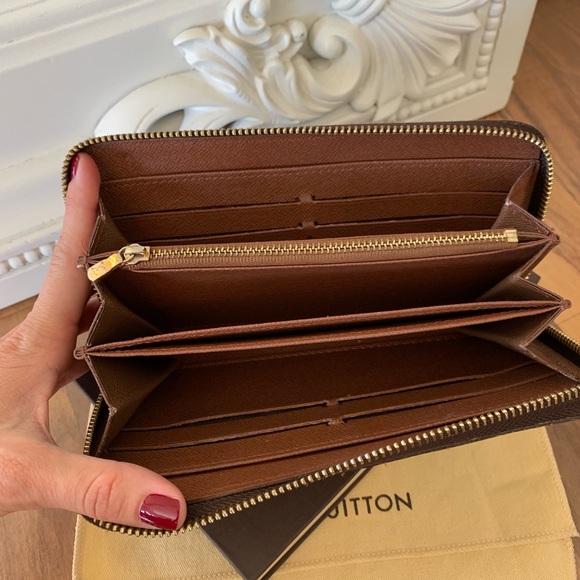 SOLD 🚫 Louis Vuitton Monogram Zipper Wallet - Picture 7 of 7